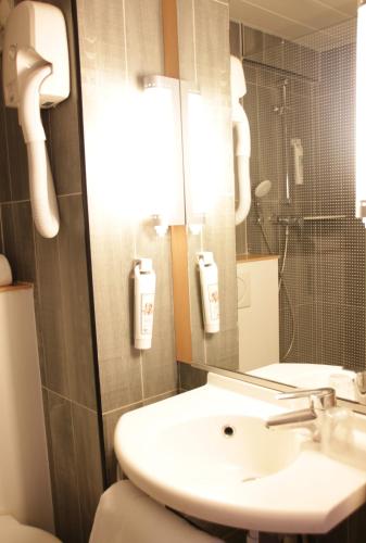 a bathroom with a sink and a mirror at ibis Paris Avenue d'Italie 13ème in Paris