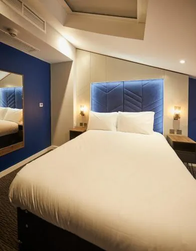 Roomzzz York City photo 34