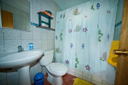 Phòng tắm tại Cabañas Tautira