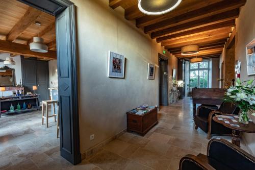 Zona de estar de Le Castel Pierre - 7ch&7sdb avec clim, piscine XL, salle fitness et sauna pour 18 personnes