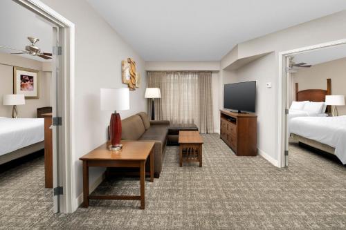 Ένα ή περισσότερα κρεβάτια σε δωμάτιο στο Staybridge Suites Columbia by IHG