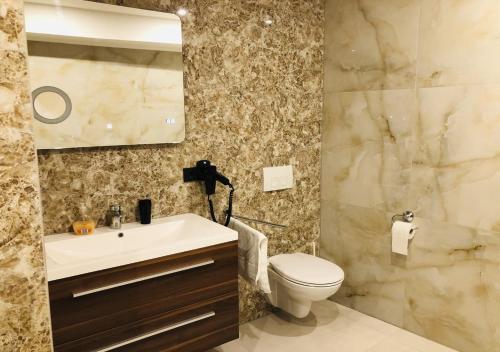 Koupelna v ubytování Elbgalerie Hotel