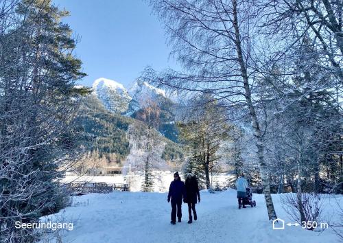 Το Bio Ferienwohnung am Wildsee in Seefeld mit E-Ladestation τον χειμώνα