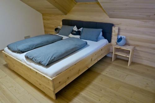 En eller flere senge i et værelse på Appartement Hochsitz