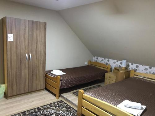 A bed or beds in a room at Harsányi vendégház