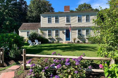 Upscale East Orleans Home -1 Mile to Nauset Beach!