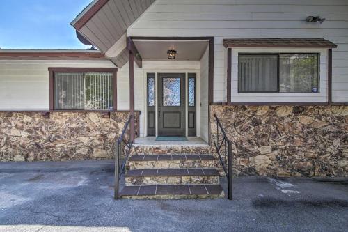 Gallery image of Pet-Friendly Home Panoramic Mtn and Lake Views, AandC in Lake Arrowhead