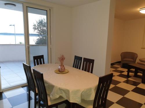 Gallery image of Summertime apartmani Povljana in Povljana