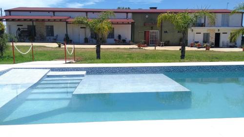 Kolam renang di atau dekat dengan María Fabiana