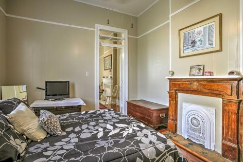 Katil atau katil-katil dalam bilik di Walk to River, Tram and Zoo Classic NOLA Home!