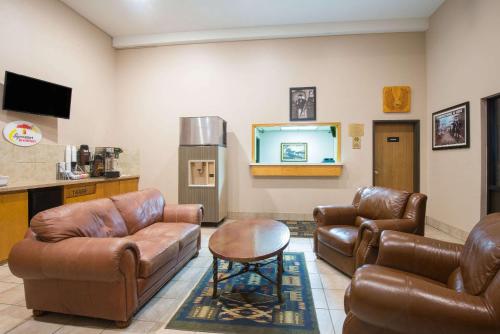 Super 8 by Wyndham Abilene KS – Photos 3