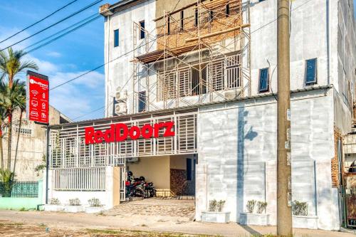 Gallery image of RedDoorz @ Jalan Kapten Muslim Medan in Medan