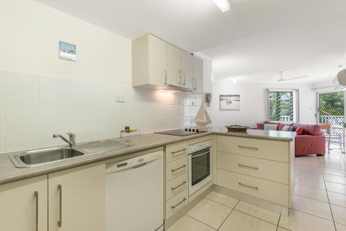 A kitchen or kitchenette at Outrigger Apartments Port Douglas 