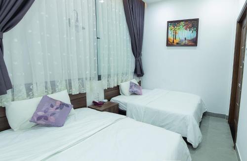 En eller flere senge i et værelse på Hoa Cát Hotel