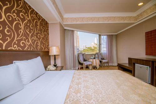 En eller flere senger på et rom på Hamilton Hotel