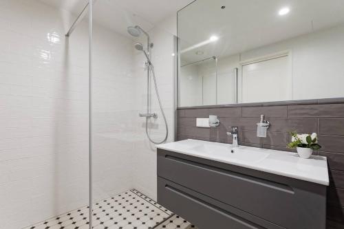 Foto Central apartments, Quiet with Free Parking and AC. 4
