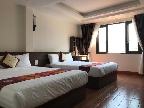 Giường trong phòng chung tại Mai Vàng Hotel