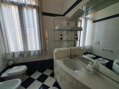Ett badrum på Venice Ca' Rosy