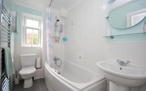 Kylpyhuone majoituspaikassa Birch End, Midhurst