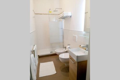 Charming & spacious Florentine home just two mins from tram stop