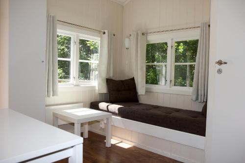 En sittgrupp på Gålö Havsbad - Holiday Cottages and Hostel