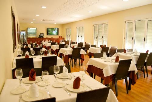 מסעדה או מקום אחר לאכול בו ב-Hostal Restaurante María Victoria