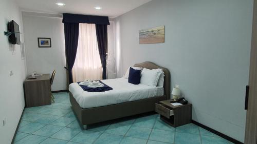 a hotel room with a bed and a window at Hotel Centro Congressi Polo Nautico in Salerno
