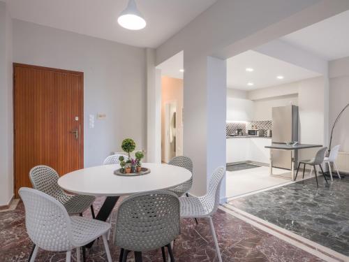 Harbour View 3BR 2BA Apt in Heart of Heraklion-Easy Walk to Port, Old Town, Lions Square & Museums #1