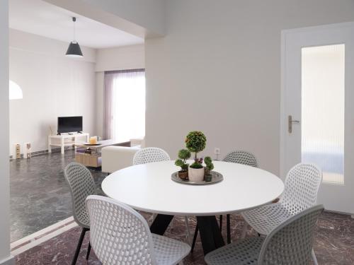 Harbour View 3BR 2BA Apt in Heart of Heraklion-Easy Walk to Port, Old Town, Lions Square & Museums #1