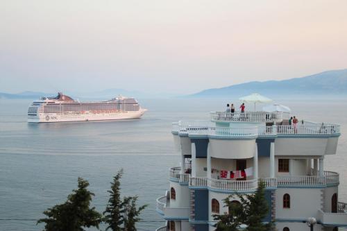 Grand Sea View Apartment