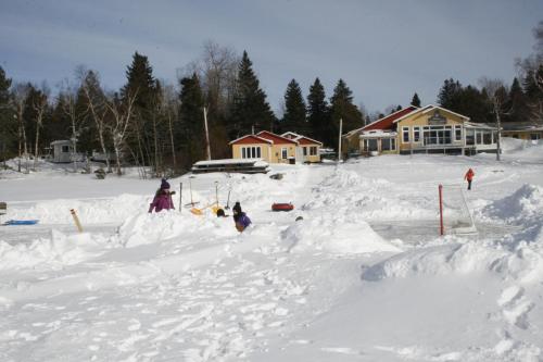 a group of people playing in the snow at Auberge et Chalets sur le Lac in Lac-Mégantic