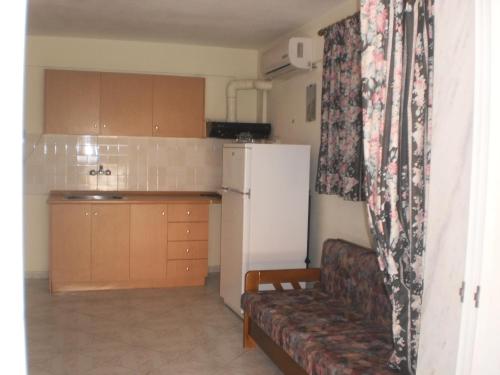 A kitchen or kitchenette at Zavrakli