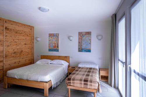 Hostel - Bormio - Livigno - Santa Caterina - Stelvio tesisinde bir odada yatak veya yataklar