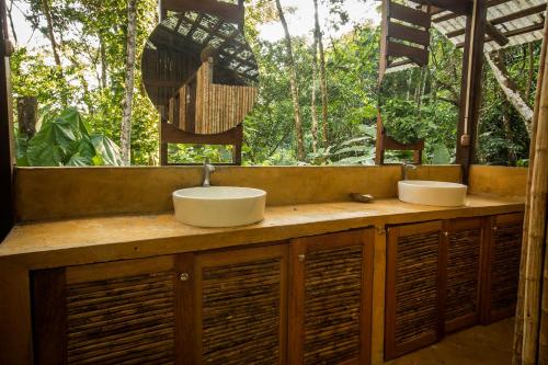 a bathroom with two sinks on a wooden counter at Chirapa Manta Amazon Lodge in Lamas