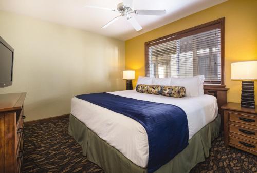Кровать или кровати в номере WorldMark Lake Tahoe