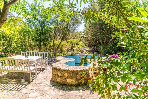 Κήπος έξω από το Kemerbag 29 Guest House 12 Yaş Üstü
