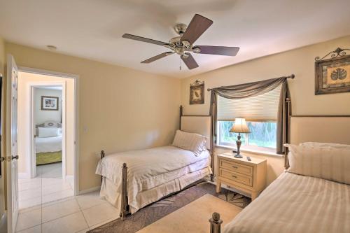 Llit o llits en una habitació de Canalfront Home with Private Saltwater Pool and Dock!