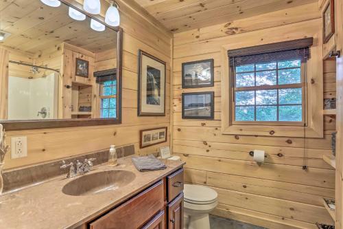 Gallery image of Palmerton Cabin with Game Room about 5 Mi to Blue Mtn in Palmerton