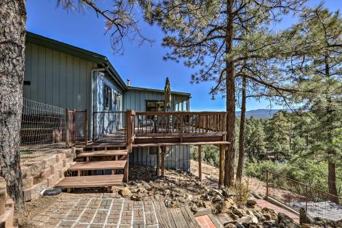 Prescott Cabin with Deck and Mtn Views 4 Mi Downtown!