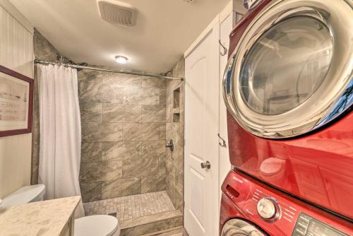 een wasmachine in een badkamer met een douche bij Airy Oceanfront Condo Beach Views and Pool Access! in North Topsail Beach