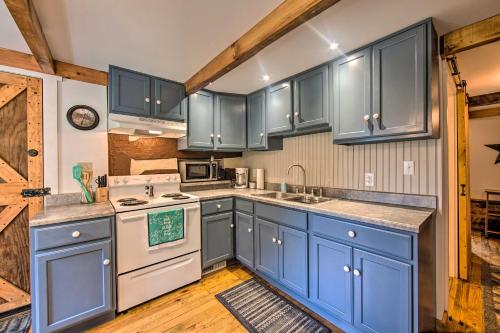 Remote 1901 Studio Cabin with Loft - Pets Allowed! – Photos 3