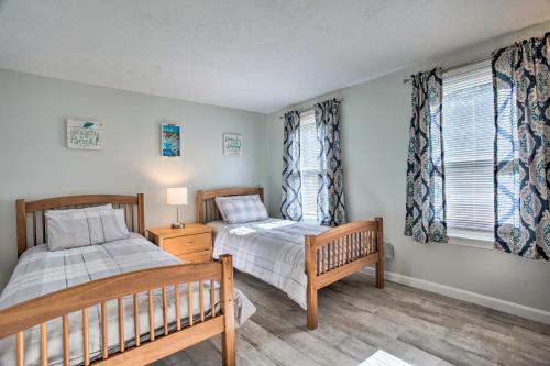 Ένα ή περισσότερα κρεβάτια σε δωμάτιο στο Updated Plymouth Home Less Than 2 Miles to Waterfront!