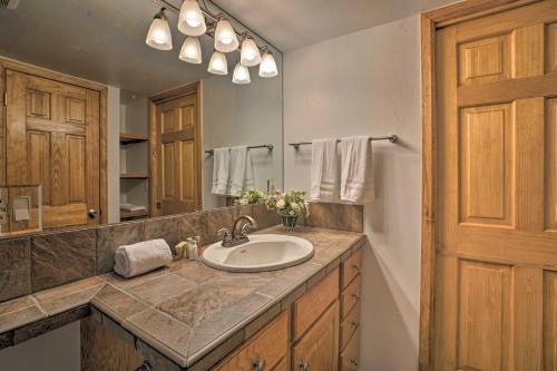Gallery image of Ski Lovers Studio with Easy Pool and Hot Tub Access! in Snowmass Village