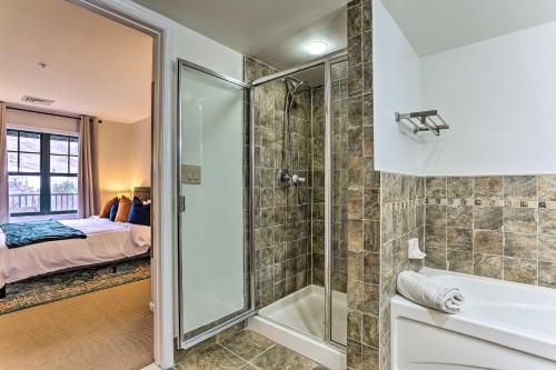 Koupelna v ubytování Luxe Apt Ski-inandSki-out Slopeside Retreat!