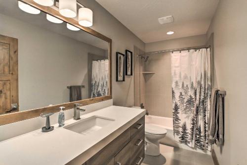 Gallery image of Modern Mountain-View Townhome Less Than 7 Mi to Ski Resorts in Eden