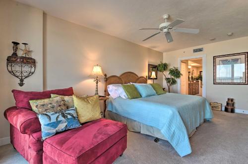 Postel nebo postele na pokoji v ubytování Daytona Beach Seaside Condo with Pools and Hot Tubs