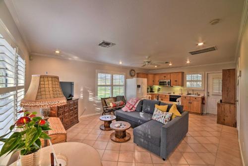 a living room with a couch and a kitchen at Casa de Samuel - Patio, Fountain and Outdoor Kitchen in Corpus Christi