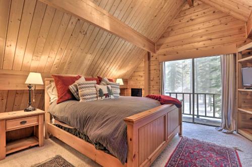 a bedroom with a bed in a log cabin at 2 Mi to Northstar Resort Idyllic Cabin with Shuttle in Truckee