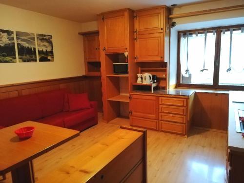 Kuchyň nebo kuchyňský kout v ubytování CASA VACANZE MIRAMONTI - appartamento con balcone con vista sulle Dolomiti