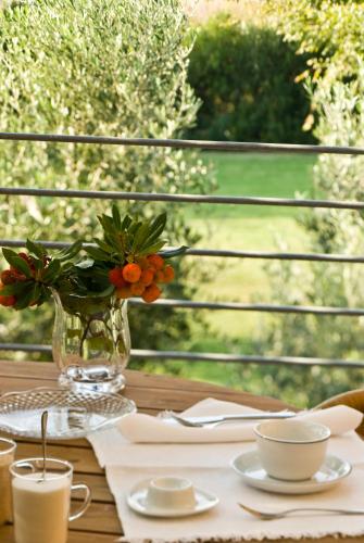 a table with a vase of flowers on a table at Casale del Mare in Castiglioncello
